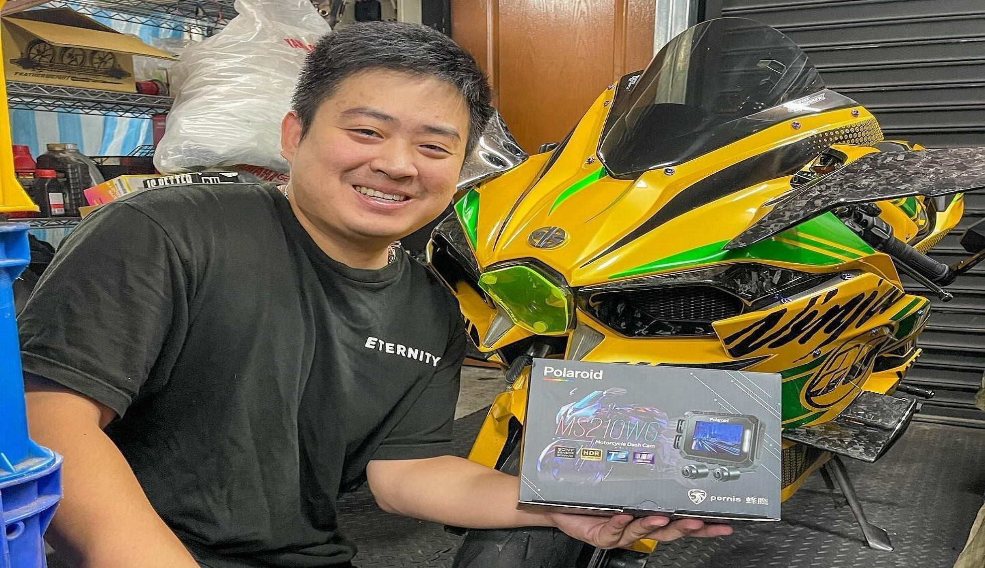 行車記錄器開箱實測 畫質很好,抗噪也很棒,夜間行駛車牌都照得很清楚,還可以手機連接App|Polaroid MS210WG|亞當 adams_bike