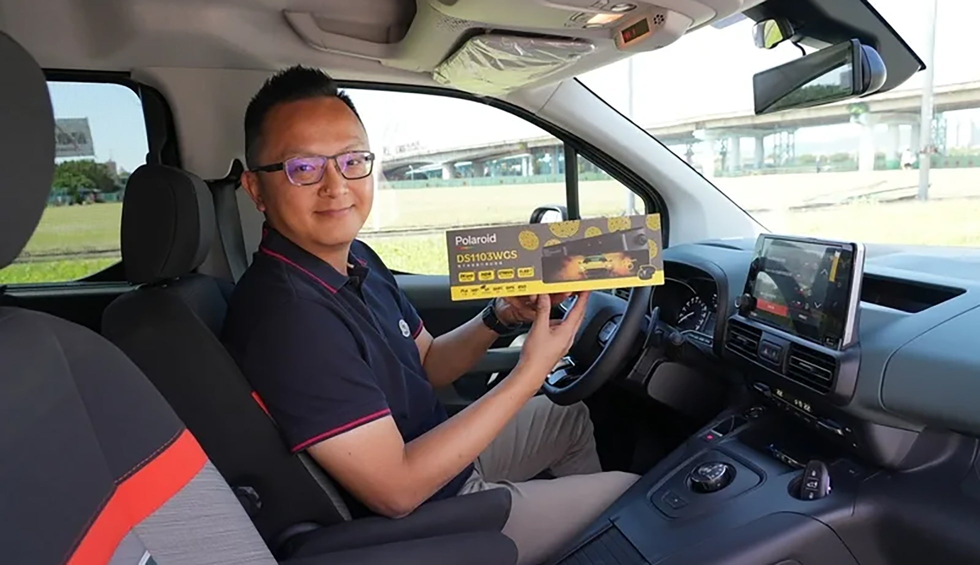 實測開箱 電子後視鏡行車記錄器評測 讓行車記錄器不只是單純的影像記錄｜Polaroid DS1103WGS